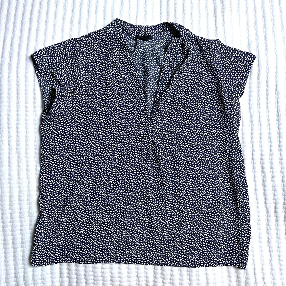 Blue and white print Halogen top, short sleeve, v-neck